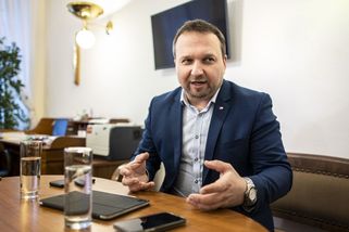 Jurečka chystá změny rodičovské. Kdo se u dítěte vystřídá, dostane víc peněz - Seznam Zprávy